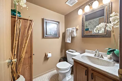 2626 E Martha Pl, Burnham, IL 60633 photo 7