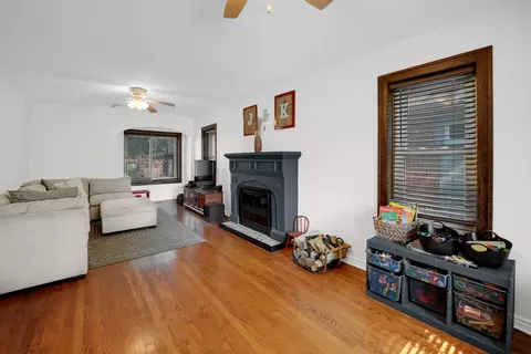 Living - 9146 S Hamilton Ave, Chicago, IL 60643 photo 1 of 2