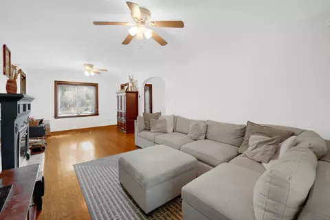 Living - 9146 S Hamilton Ave, Chicago, IL 60643 photo 2 of 2