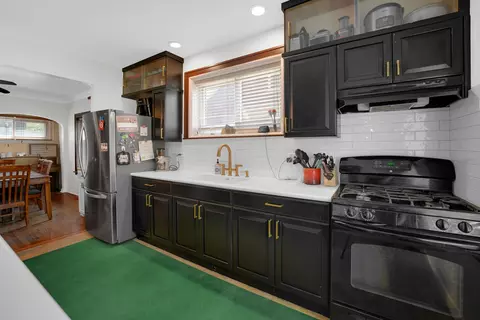 Kitchen - 9146 S Hamilton Ave, Chicago, IL 60643 photo 2 of 2