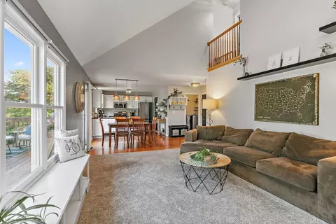105 Devonshire Dr, Dekalb, IL 60115 photo 3