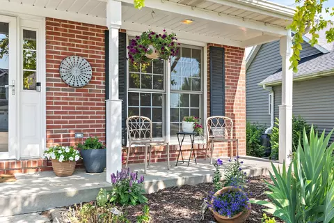 105 Devonshire Dr, Dekalb, IL 60115 photo 2