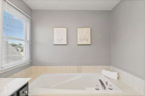 105 Devonshire Dr, Dekalb, IL 60115 photo 22