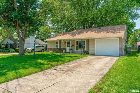 145 White Ave, Lincoln, IL 62656
