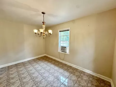Dining - 39 Leonard St, Elgin, IL 60123 photo 3 of 4