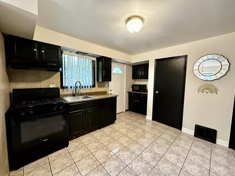 Kitchen - 39 Leonard St, Elgin, IL 60123 photo 3 of 6
