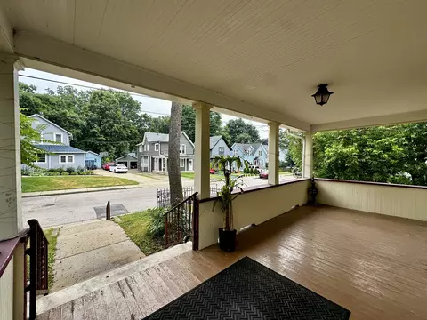 Exterior - 39 Leonard St, Elgin, IL 60123 photo 4 of 4