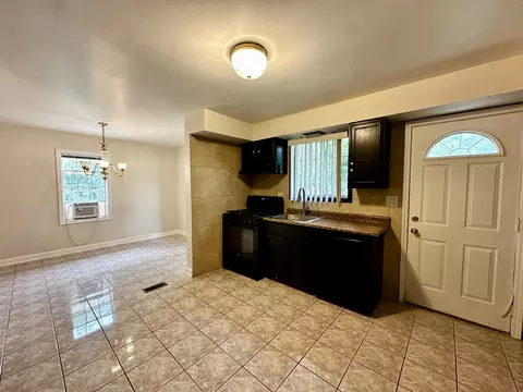 Kitchen - 39 Leonard St, Elgin, IL 60123 photo 2 of 6