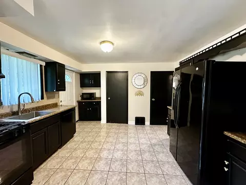 Kitchen - 39 Leonard St, Elgin, IL 60123 photo 1 of 6