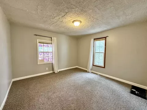 Bedroom - 39 Leonard St, Elgin, IL 60123 photo 2 of 10