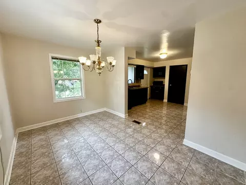 Dining - 39 Leonard St, Elgin, IL 60123 photo 1 of 4