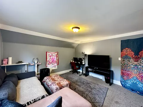 Living - 39 Leonard St, Elgin, IL 60123 photo 3 of 3