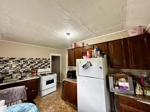 Kitchen - 39 Leonard St, Elgin, IL 60123 photo 5 of 6