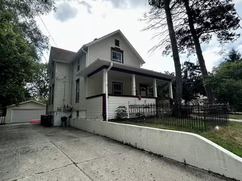 Exterior - 39 Leonard St, Elgin, IL 60123 photo 2 of 4