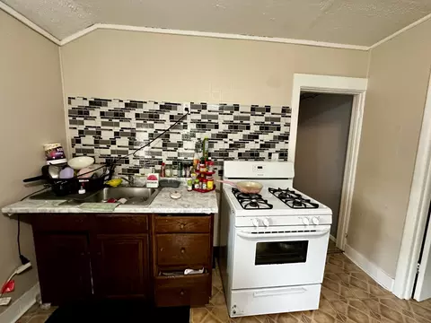 Kitchen - 39 Leonard St, Elgin, IL 60123 photo 6 of 6
