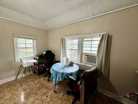 Dining - 39 Leonard St, Elgin, IL 60123 photo 4 of 4