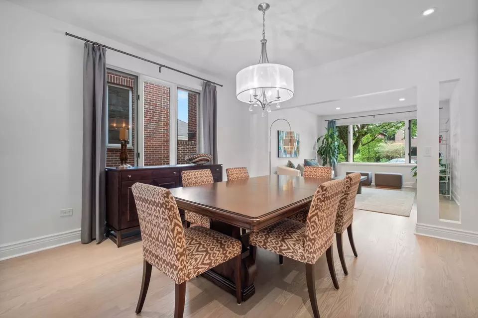 Dining - 4316 W Summerdale Ave, Chicago, IL 60630 photo 4 of 7