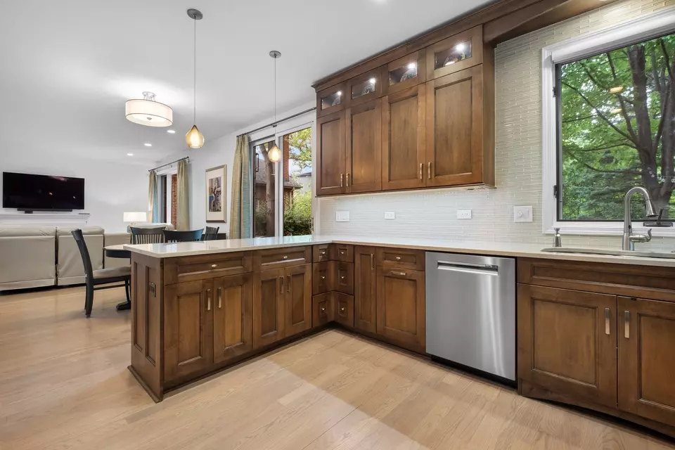 Kitchen - 4316 W Summerdale Ave, Chicago, IL 60630 photo 4 of 4