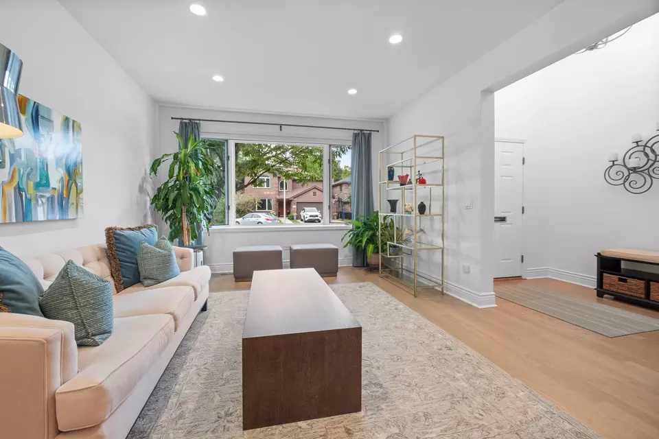 Living - 4316 W Summerdale Ave, Chicago, IL 60630 photo 2 of 4