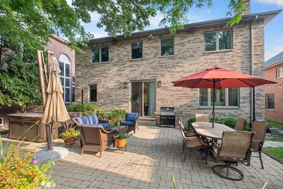 Exterior - 4316 W Summerdale Ave, Chicago, IL 60630 photo 5 of 6
