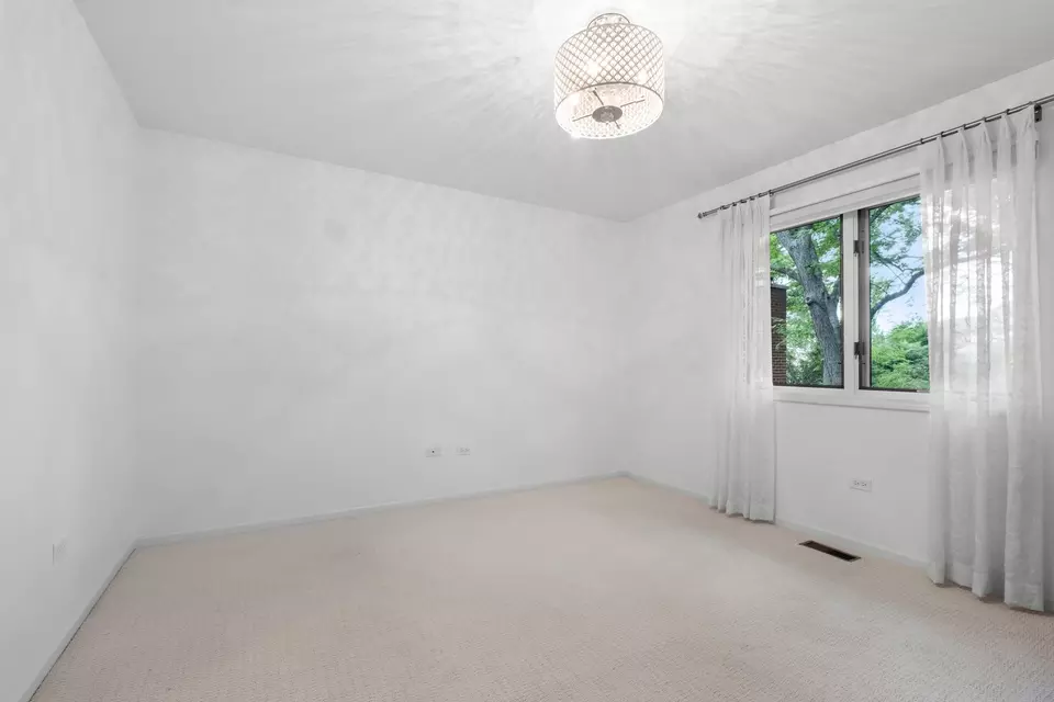 Bedroom - 4316 W Summerdale Ave, Chicago, IL 60630 photo 4 of 4