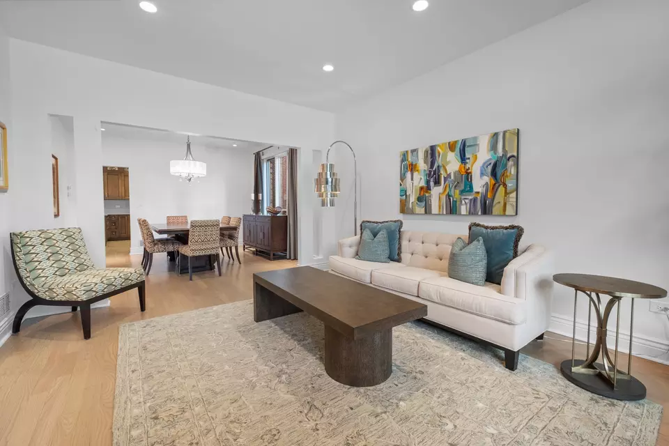 Living - 4316 W Summerdale Ave, Chicago, IL 60630 photo 3 of 4