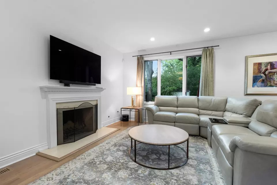 Living - 4316 W Summerdale Ave, Chicago, IL 60630 photo 4 of 4