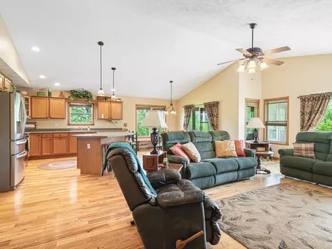 1375 Coven Cir, Davis, IL 61019 photo 3