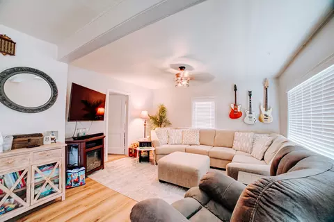 240 E 3rd Ave, Clifton, IL 60927 photo 12