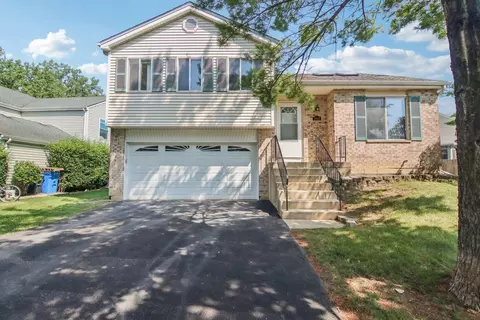 2448 Carlton Dr, Woodridge, IL 60517