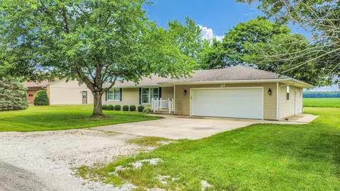301 Duitsman Dr, Royal, IL 61871