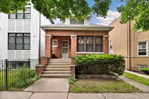 3838 W Cornelia Ave, Chicago, IL 60618