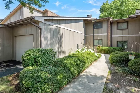 29 W440 Emerald Green Dr #25-F, Warrenville, IL 60555