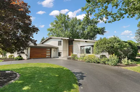 12932 S Comanche Dr, Palos Heights, IL 60463
