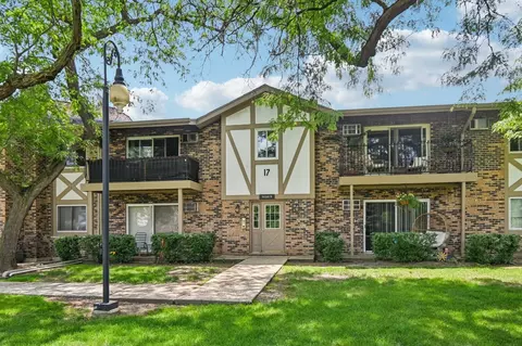 9 S240 Lake Dr #17-207B, Willowbrook, IL 60527