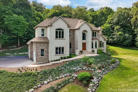 10440 N River Rd, Algonquin, IL 60102