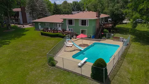 Exterior - 10 S125 Springbrook Dr, Naperville, IL 60565 photo 8 of 12