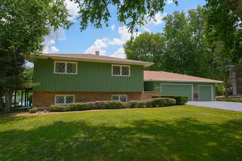 Exterior - 10 S125 Springbrook Dr, Naperville, IL 60565 photo 1 of 12