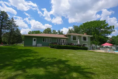 Exterior - 10 S125 Springbrook Dr, Naperville, IL 60565 photo 10 of 12
