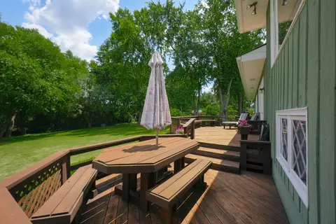 Exterior - 10 S125 Springbrook Dr, Naperville, IL 60565 photo 5 of 12