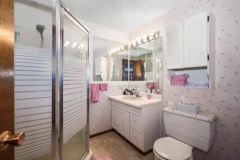 Bath - 10 S125 Springbrook Dr, Naperville, IL 60565 photo 2 of 2