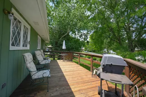 Exterior - 10 S125 Springbrook Dr, Naperville, IL 60565 photo 2 of 12