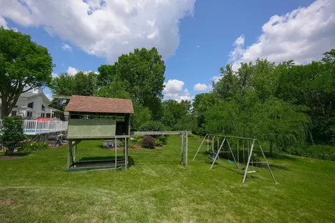 Exterior - 10 S125 Springbrook Dr, Naperville, IL 60565 photo 11 of 12