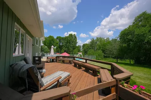 Exterior - 10 S125 Springbrook Dr, Naperville, IL 60565 photo 4 of 12