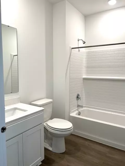 Bath - 1255 Wild Tulip Ct, Bartlett, IL 60103 photo 1 of 2