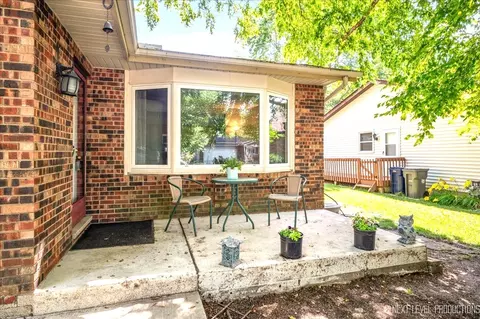 1885 Monday Dr, Elgin, IL 60123 photo 2