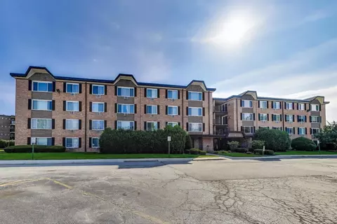 1227 S Old Wilke Rd #304, Arlington Heights, IL 60005