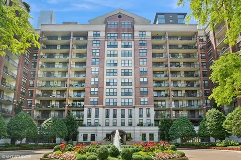 55 W Delaware Pl #1008, Chicago, IL 60610