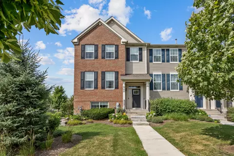400 Shadow Ct, Oswego, IL 60543