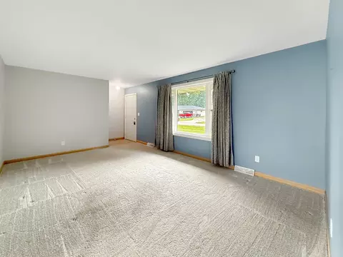 Living - 701 E Soper St, Winnebago, IL 61088 photo 2 of 5